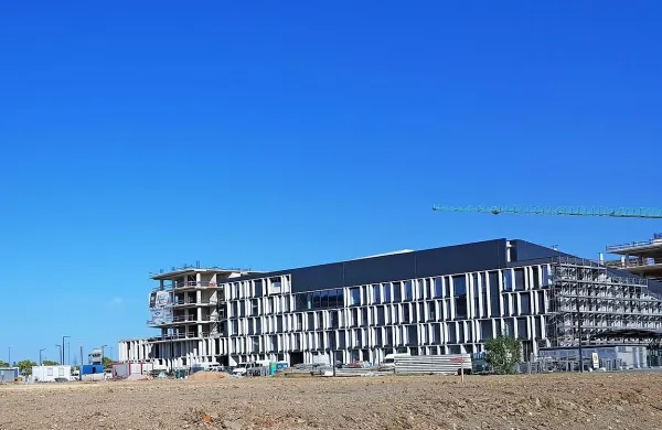 Za Solisom urejajo travno povr&scaron;ino