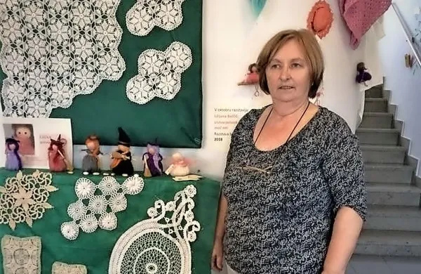 Lilijana Bolčič pred delčkom svojih umetnin.