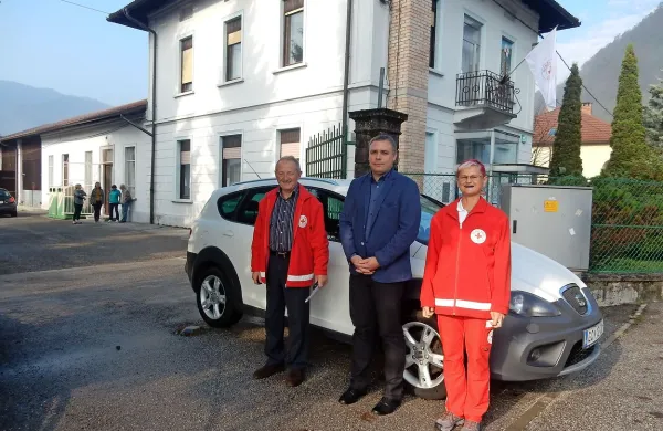 Z alteo bodo ostarele vozili k zdravniku, v bolnišnico, po opravkih 
...