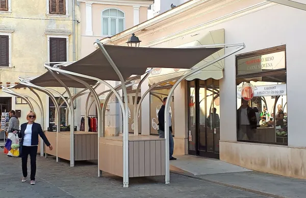 Zelenjavni trg v Piranu bo kmalu spet brez mesnice.