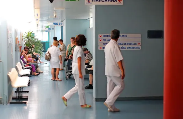 Zaradi pomanjkanja medicinskega osebja so v začetku oktobra v 
šempetrski bolnišnici odpovedali termin operacij 31 pacientov.