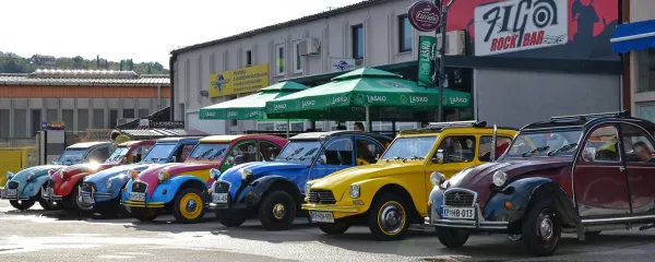 V Figa baru v koprskem naselju Šalara se spačkisti srečujejo vsak četrtek, saj imajo radi druženja.
