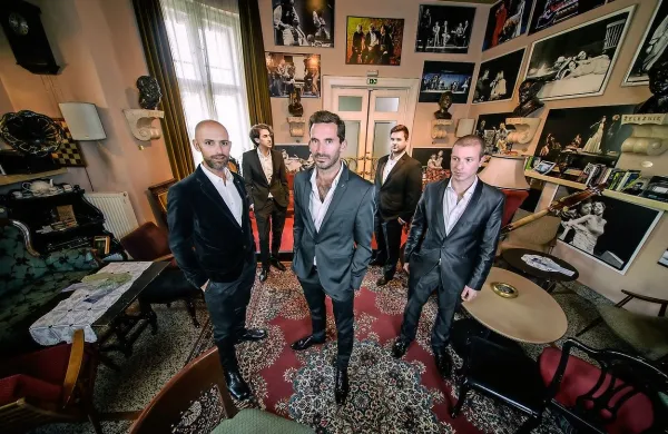 Teo Collori in Momento Cigano se vračata s plo&scaron;čo Kamerato Muzikante