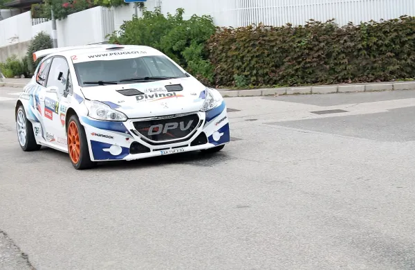  Rok Turk (Peugeot 2018 T16 R5) je bil na reliju v Idriji drugi, kar je 
bilo dovolj, da je potrdil naslov državnega prvaka za leto 2018.