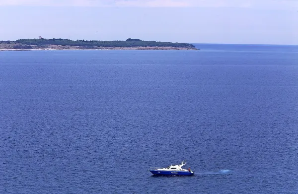 Pri Savudriji pogre&scaron;ajo dva surferja