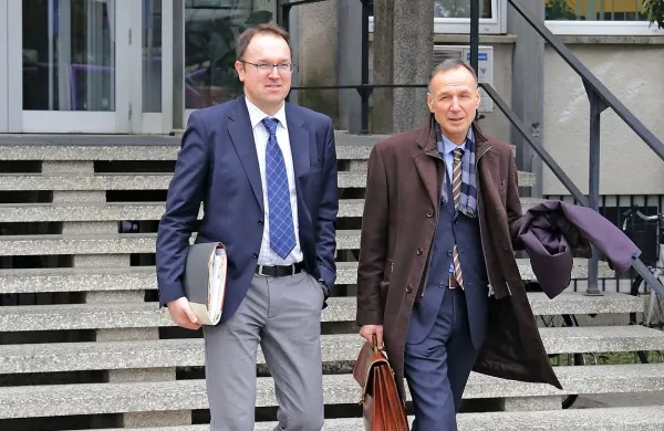 Odvetnik Bruno Krivec (desno) in pulmolog Damjan Birtič se ne 
strinjata z imenovanjem novega sodnega izvedenca.