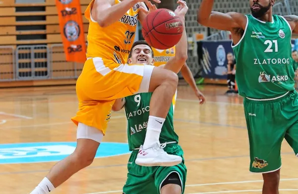 Zlatorog lahek trening za Primorsko