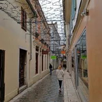 Varuhi dedi&scaron;čine bodo preverili, kako so bili name&scaron;čeni okraski