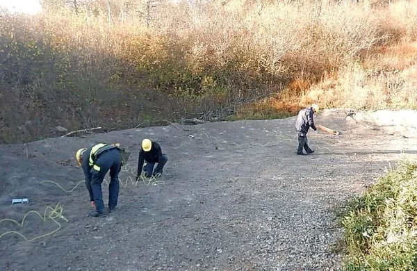 Poleg 19 pripadnikov državne enote je pri uničenju sodelovalo še 
osem pripadnikov GZS Postojna.