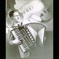 Priznan harmonikar je bil  tudi Johnny Vadnal, čigar  predniki so bili iz okolice 
Sežane.