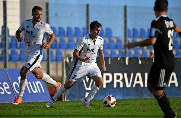 Amel Džuzdanović (z žogo) v zadnjem obdobju ni veliko igral.