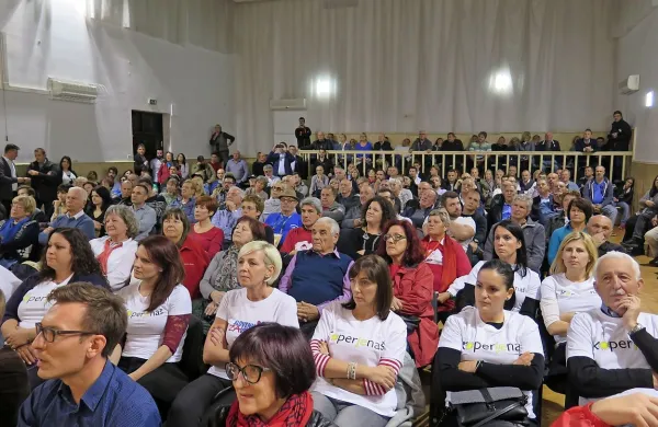 Na današnjem soočenju kandidatov za koprskega župana, ki ga je 
v Svetem Antonu pripravil Radio Koper, je bilo precej govora o 
(ne)sodelovanju znotraj občine, pri čemer so številni očitki leteli 
na račun aktualnega župana Borisa Popoviča.