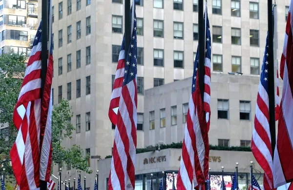 Washington prepoveduje vsakršno trgovanje z iransko nafto ter 
finančne transakcije z Iranom.