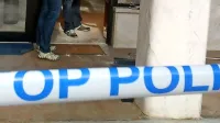 Policisti so v trgovini zalotili vlomilca, ilegalnega prebežnika in  ga 
pridržali.