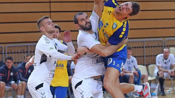 Nino Grzentič (z žogo) je bil v soboto v Ormožu junak tretje zmage 
Kopra v sezoni.