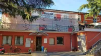 Dnevno delovni terapevtski center Barčica ostaja v pritličju stavbe 
v Prisojah, v nadstropje pa se bodo preselili administrativni 
oddelki Centra za socialno delo Južna Primorska.   