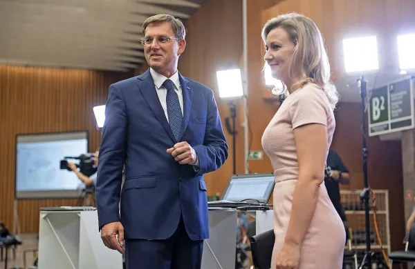 Miro Cerar in Mojca Stropnik