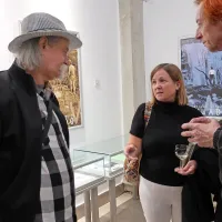 S hčerko Heleno Šav Suban sta spomine obujala  Šavova nekdanja 
sodelavca: Dušan Jovanović (levo), ki je leta 1984 oblikoval 
vizualno podobo Šavovega Golobjega vrta, in Etbin Stefančič, ki je 
leta 1975 ustvaril glasbo za  recital pesmi Gabriela Garcie Lorce.  

