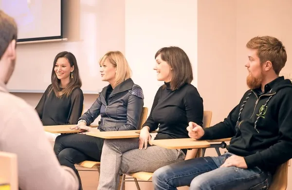Sogovorniki so mladim predali svoje izkušnje. Izpostavili so 
pomen znanja in proaktivnosti. 