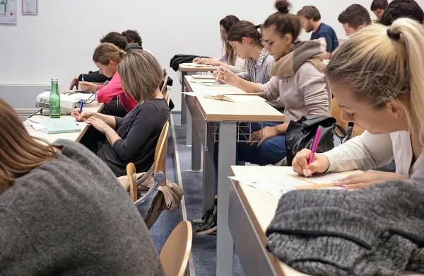Mladi bodo dobili znanje in 5000 evrov subvencije.  