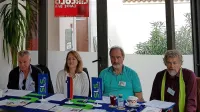Županski kandidat SLS Nevio Miklavčič (z desne), ob njem pa še 
nosilec liste za občinski svet Branko Čehovin, Vesna Starman in 
Jožef Klabjan.