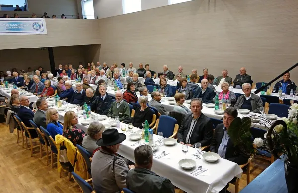 Člani so z gosti včeraj visoko obletnico praznovali v Vrtojbi. 