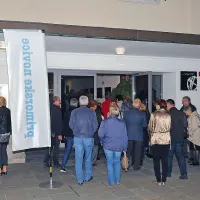 Bralci ob 71. rojstnem dnevu Primorskih novic na ogledu predstave Trio