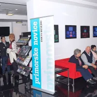 Bralci ob 71. rojstnem dnevu Primorskih novic na ogledu predstave Trio