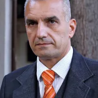 Gregor Strmčnik zahteva javno opravičilo in odškodnino.