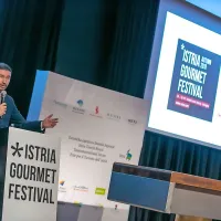 Denis Ivošević, neumorni promotor istrskega gastronomskega 
turizma stremi k čim višji kakovosti, ki jo spodbuja tudi kot 
organizator izjemnega rovinjskega dogodka. 