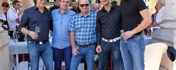 Na osrednji predstavitvi vodnika Slow Wine v Montecatini Terme v 
Toskani so bili tudi (z leve): Marjan Simčič, Primož Lavrenčič 
(Burja), Borut Blažič, Martin Gruzovin (Guerila) in Lan Kristančič 
(Movia).  