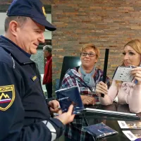 V petek so delili preventivni promocijski material, obenem pa  s 
simboličnimi darili nagradili tiste obiskovalce lokalov, ki so 
namesto alkoholne pijače naročili brezalkoholno.