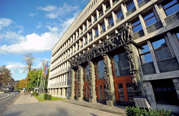 V državni zbor prispelo več sumljivih po&scaron;iljk
