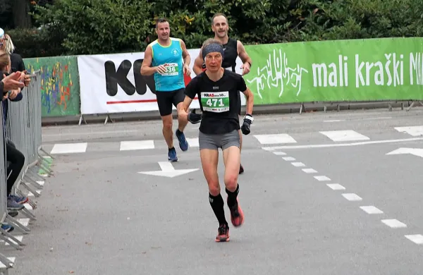 Zmagovalka na  10 km Sergeja Lipušček (Filipides N. Gorica) je  
prehitela tudi precej moških.