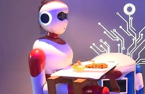 V nepalski restavraciji prvi robotski natakarji
