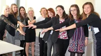 Mlado ekipo centra sestavljajo diplomirane medicinske sestre, 
psihologinja, dietetičarka, pediatrinja, kineziologinja in fizioterapevtka. 
