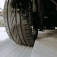 Vožnja v zimskih razmerah se precej razlikuje od tiste v toplem 
vremenu.