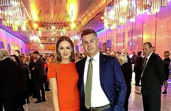 V zvezi sta bila devet let, poročena pa sta bila sedem let.