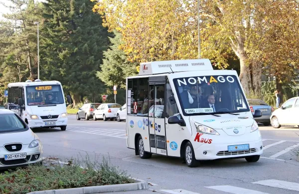 Na mednarodni liniji Nova Gorica - Gorica je mogoče te dni za 1,3 
evra testirati vožnjo z električnim avtobusom.