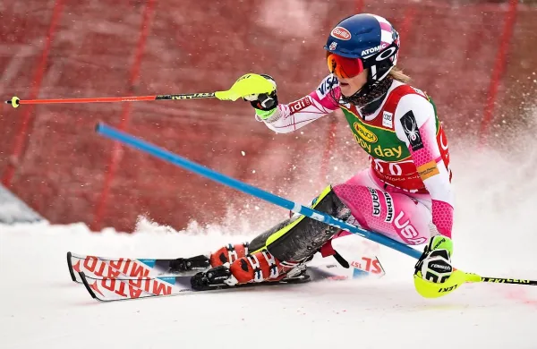  Američanka Mikaela Shiffrin je zmagovalka uvodnega ženskega 
slaloma za svetovni pokal alpskih smučark v Leviju. 