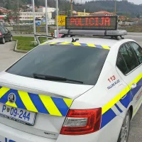 Policisti bodo v ponedeljek stavko nadaljevali z ostrejšimi ukrepi  
kot doslej.