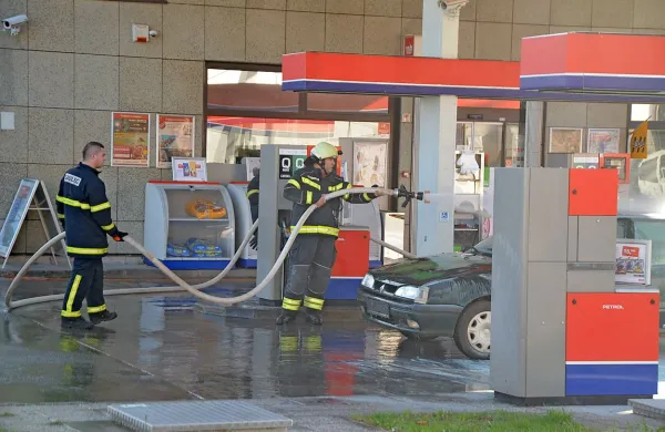 Požar na bencinski črpalki - na srečo le vaja
