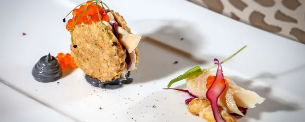 Orehov pi&scaron;kot z dimljeno postrvjo