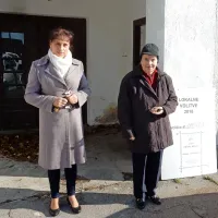 Z divaško županjo Alenko Štrucl Dovgan je prišla glas oddat tudi 
njena mama, pri 86 letih še čila in dobre volje.