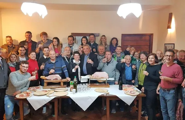 V ekipi Mauricija Humarja so  zmago zelo dostojno proslavili. 