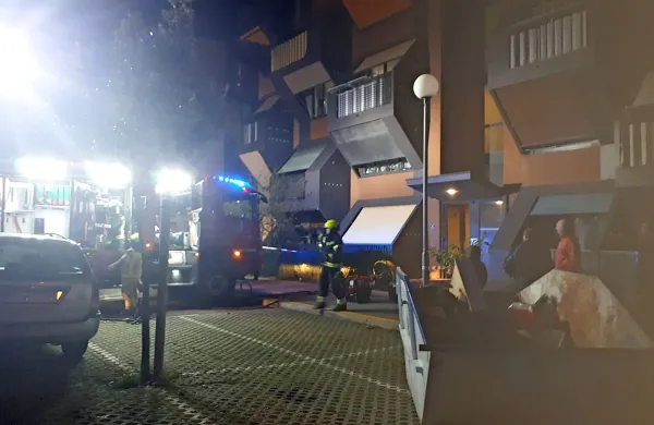 Zagorelo je v kleti stanovanjskega bloka v Ulici Zvonimira Miloša v 
Izoli.
