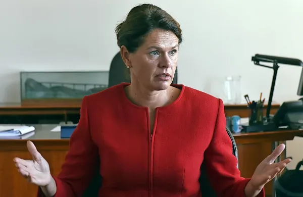 Ministrica za infrastrukturo Alenka Bratušek