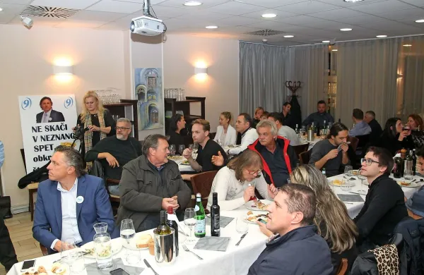 Štab Evgenija Komljanca (prvi z leve).