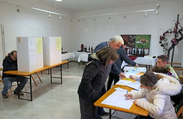 V sežanski občini (na fotografiji je volišče v Dutovljah) je bila  volilna udeležba boljša kot prejšnjič.  