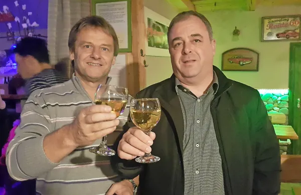 Valter Mlekuž (levo) in Danijel Krivec sta nazdravila  skupnim projektom.